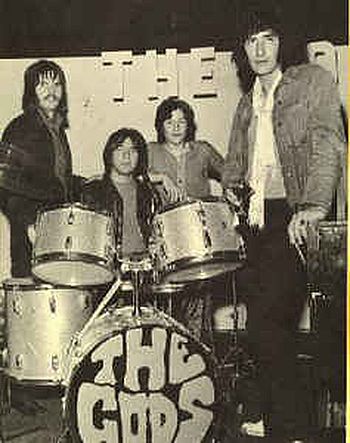 King Crimson: trois batteurs et leurs accompagnateurs